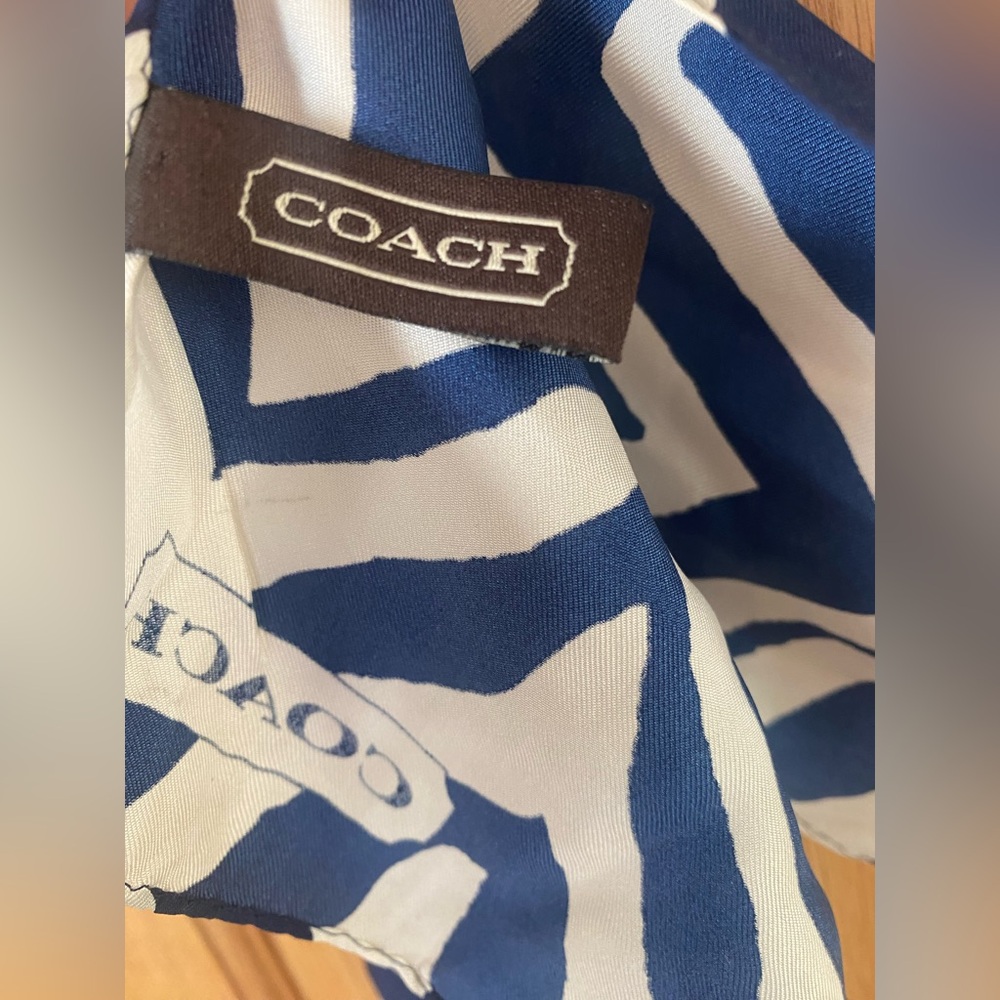 Coach silk scarf navy off white - Picture 3 of 4